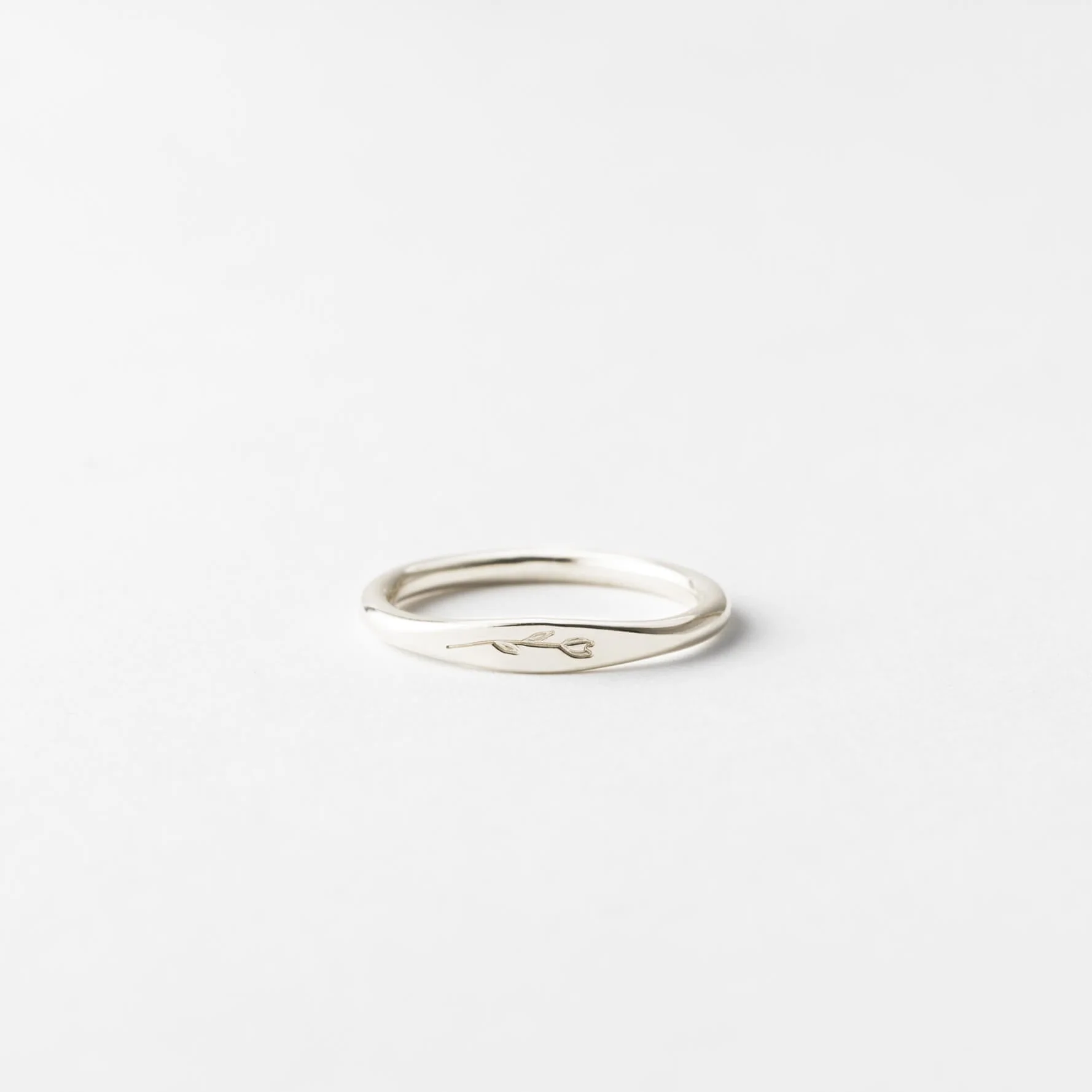 GLDN Floral Slim Signet Ring - Image 3